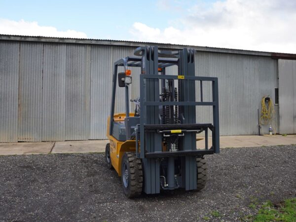 LGMA LC25 | 2.5T Counterbalanced Forklift - Image 2